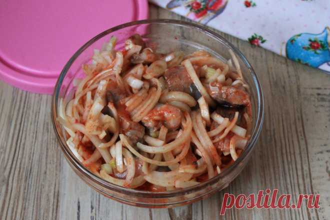 Кто же не любит вкусную маринованную селёдку: я мариную селёдку именно так и уже через 3 часа подаю на стол | Я Готовлю... | Яндекс Дзен