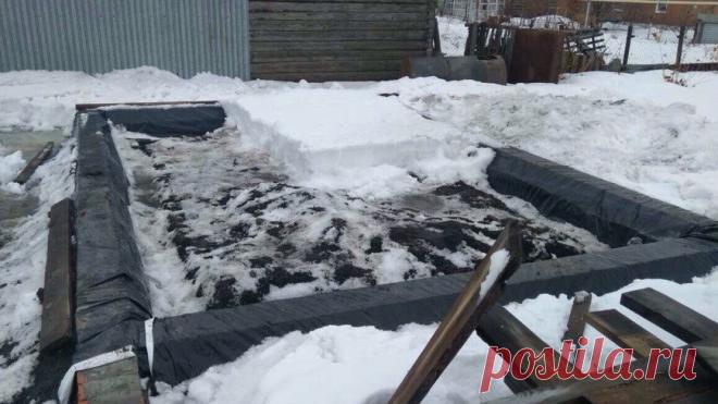 Чистим снег на новом объекте в поселке Еткуль. Завтра сюда поедет машина с материалами для доделки фундамента. Сруб уже рубят для этого объекта.
Наш сайт http://chel.beribanyu.ru/ и Ваша-баня.рф 
Наша группа в ВК: https://vk.com/beribanyu74 
Мы в однокласcниках: https://ok.ru/profile/588168110102 
Наш инстаграм: https://www.instagram.com/jivaya_russkaya_banya/