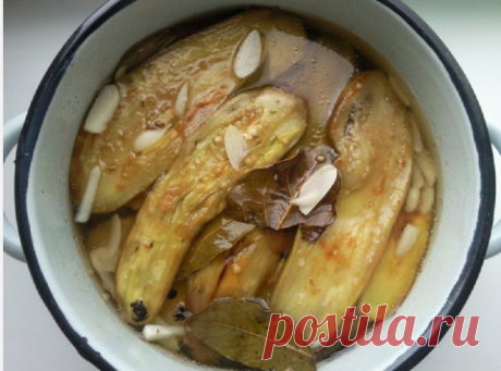 Вкуснятина получается невероятная! Попробуйте сделать и этот рецепт у вас приживется. 
Готовы баклажаны через 3-5 дней, но я начинаю есть уже на следующий день.Потому, что уж очень вкусно!
Для маринада нам понадобится
0.5 литра воды
80 грамм 9% уксуса
5 шт. лаврового листа
8 шт. черного перца горошком
4 шт. душистого перца
4 шт. гвоздики
1 столовая (полная без горки) ложка соли
1 ложка сахара
1 столовая ложка меда (полная с горкой, если густой)
1 столовая ложка растительного масла
Начинаем мы с