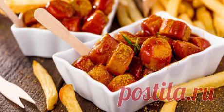 Карривурст: рецепт немецкой закуски - Лайфхакер Карривурст — это знаменитая немецкая закуска. Приготовьте её из сосисок по этому рецепту. Мясо в соусе на основе кетчупа получится пряным и очень вкусным.