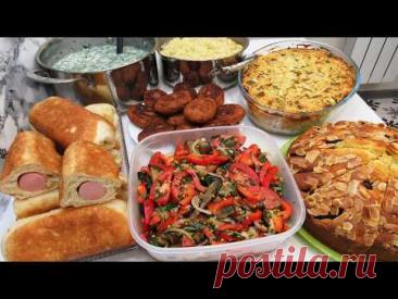 00:08 Мясная запеканка с кабачками   
 03:03 Рыбные котлеты  
 04:55 Холодный суп    
 06:48 Салат из баклажанов   
 08:57 Сосиски в тесте на сковороде   
 12:12 Пирог с фруктами