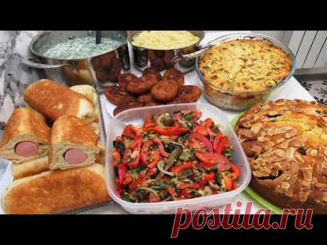 00:08 Мясная запеканка с кабачками   
 03:03 Рыбные котлеты  
 04:55 Холодный суп    
 06:48 Салат из баклажанов   
 08:57 Сосиски в тесте на сковороде   
 12:12 Пирог с фруктами