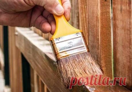 В статье строительного журнала "САМаСТРОЙКА" рассказывается о том, чем покрасить деревянный забор кроме краски, как сделать пропитку для забора
