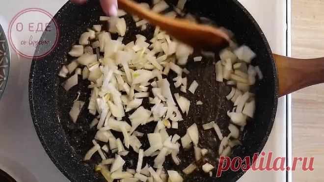 Фрикадельки под соусом с шампиньонами.