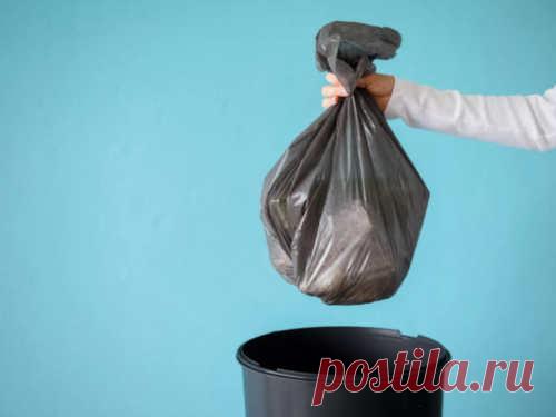 7 вещей, которые нельзя выбрасывать из дома, чтобы не навлечь на себя беду В прошлом люди всесторонне защищали себя и свои личные вещи от чужого влияния. Благодаря этому появилось много примет и поверий. Следовать им или нет — личное дело каждого, но любые приметы и предостережения рождались не на пустом месте. В частности, некоторые предметы лучше никогда не выкидывать, чтобы не навлечь на себя беду.