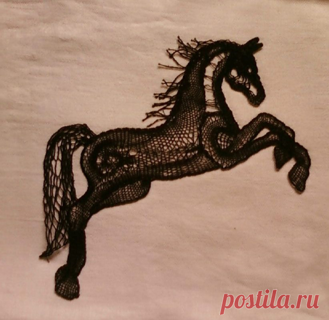 Плетение на коклюшках, 100 % ручная работа, нитки мулине черного цвета, картина 23х27,в раме подстеклом.
