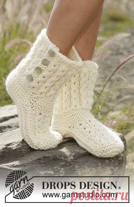 Walk in the Clouds / DROPS 178-5 - Knitted slippers with cables and garter stitch in DROPS Eskimo. Size 35-42 - Free pattern by DROPS Design