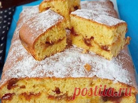 ПИРОГ С ВАРЕНЬЕМ НА СКОРУЮ РУКУ. 
Пирог на скорую руку по рецепту от "Так Просто!" вам понравится настолько, что готовить его вы будете не раз и не два… 
С тестом, напоминающим бисквит, не возникает никаких хлопот, а для 
начинки в закромах всегда найдется баночка густого варенья или джема: 
что еще нужно для успешного кулинарного предприятия?! 
ИНГРЕДИЕНТЫ: 
3 яйца 
200 мл молока 
90 мл растительного масла 
400 г муки 
200 г сахара 
1,5–2 ч. л. разрыхлителя 
0,5 ч. л. соли 
1–1,5 ст. густого ва