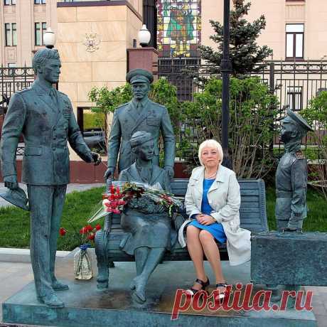 (1) Facebook