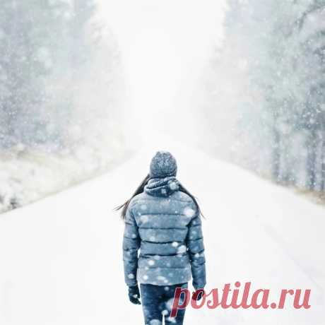 МЫ СТАЛИ МЕНЬШЕ ГОВОРИТЬ.. МЫ ЧАЩЕ ПИШЕМ СООБЩЕНЬЯ. ИЗ СМАЙЛОВ И КАРТИНОК НИТЬ –