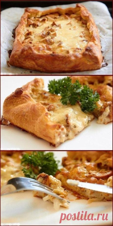 Пирог с грибами, сметаной и сыром