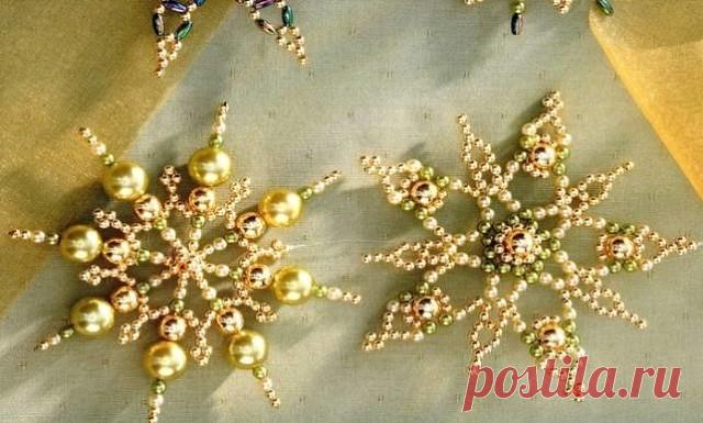 Снежинки из бисера