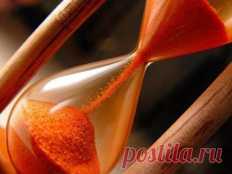 &quot;Время - ручей ограняющий острые углы окаменевшей истории...&quot;

© Андрей Жадан