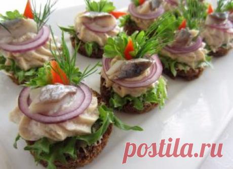 10 оригинальных идей канапе на Новый год! Предлагаем не ломать голову, а взять на заметку эти супер идеи к празднику!
Канапе с лососем
ИНГРЕДИЕНТЫ:
слабосоленое...