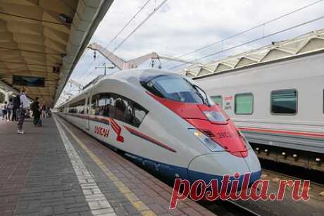 Скоростной поезд «Сапсан» сбил коляску с младенцем. В Тосненском районе Ленинградской области скоростной поезд «Сапсан» сбил коляску с 11-месячным ребенком. Младенца госпитализировали, сейчас девочка находится в операционной. Женщина с коляской переходила железнодорожные пути на запрещенный сигнал светофора. Она не увидела приближающийся поезд.