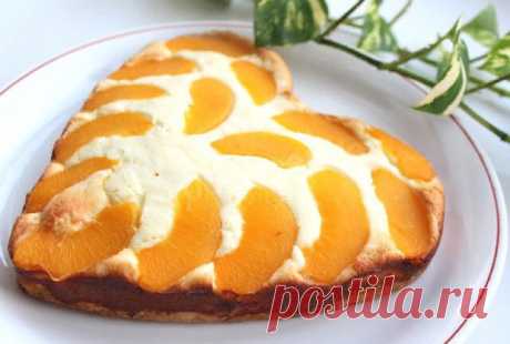 ПИРОГ С ПЕРСИКАМИ - ПАЛЬЧИКИ ОБЛИЖЕШЬ!  
 
Безумно вкусный и красивый пирог поднимет настроение и понравится всем!

 Время приготовления: 1 ч

 ИНГРЕДИЕНТЫ НА 3 ПОРЦИИ 
Сахар - 3 стол.л.
Разрыхлитель - 1 чайн.л.
Мука - 1 стак.
Творог - 300 гр
Лимонная цедра - 3 гр
Яйца - 2 шт.
Сливки - 125 мл
Сливочное масло - 80 гр
Кукурузный крахмал - 2 стол.л.
Персики - 250 гр

 Способ приготовления ниже
