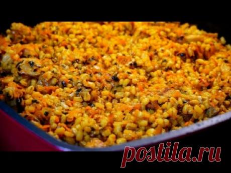 Перловка с мясом - простое и вкусное домашнее блюдо. 1. Свинина – 600 г➋ Перловка – 300 г➌ Лук – 200 г➍ Морковка – 200 г➎ Чеснок – 15 г➏ Петрушка – 30 г➐ Томатная паста – 50 г➑ Бульон - 1л.