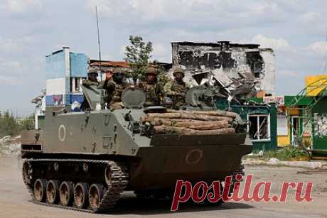 В Херсонской области нашли тайник батальона «Айдар» и инструкторов из США. Тайник инструкторов из США и батальона ВСУ «Айдар» обнаружили в Херсонской области. Уточняется, что тайник нашли в подвале заброшенной турбазы в поселке Хорлы Каланчевского округа. В тайнике находились 290 патронов различных калибров, в том числе для иностранного оружия, два магазина для АК-47.