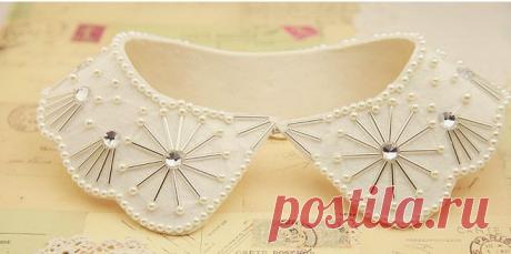 Нежный накладной воротничок, расшитый бусинами и стеклярусом.

Размер 43 см по внутренней окружности