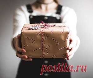 Подарок мужчине: чем удивить коллегу по работе
Обычно, когда выбираем презент виновнику торжества, мы обращаем внимание на повод, возраст получателя, его увлечения. Но мало кто думает о том, кем он приходиться имениннику. Из-за этого возникают неловкие ситуации, потому что подарочек вручили, так сказать, “не в тему”. Да и не всегда понятно, когда слишком личные подарки дарят знакомые или коллеги по работе. Во […]
Читай дальше на сайте. Жми подробнее ➡