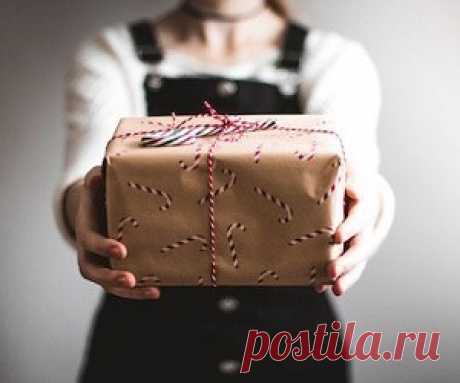 Подарок мужчине: чем удивить коллегу по работе
Обычно, когда выбираем презент виновнику торжества, мы обращаем внимание на повод, возраст получателя, его увлечения. Но мало кто думает о том, кем он приходиться имениннику. Из-за этого возникают неловкие ситуации, потому что подарочек вручили, так сказать, “не в тему”. Да и не всегда понятно, когда слишком личные подарки дарят знакомые или коллеги по работе. Во […]
Читай дальше на сайте. Жми подробнее ➡