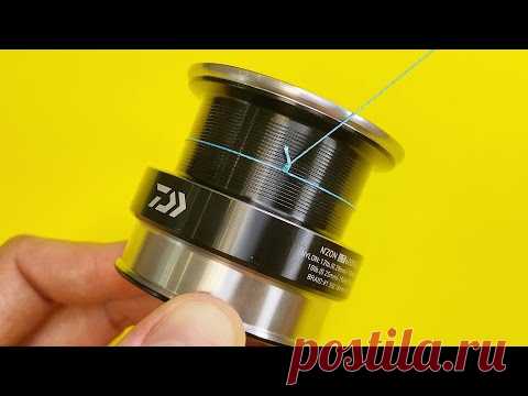 Как привязать плетенку к шпуле за 10 секунд? Как привязать леску к катушке - должен знать каждый рыбак, ведь от правильности действий может зависеть исход рыбалки при вываживании трофейного экземпляра, который способен смотать всю леску с катушки. В этом случае максимальная нагрузка и достанется узлы на шпуле. Любой узел должен быть надёжным и крепким, чтобы рыба не могла его развязать своими рывками, когда будит происходить поклевка. Очень важно: перед тем как затянуть любой узел