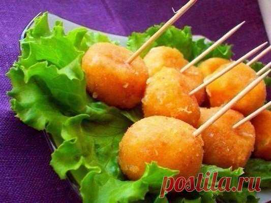 Вкусный сырные шарики жареные с чесноком 
Вкусный сырные шарики жареные с чесноком
Сырные шарики — очень вкусное и популярное блюдо. Сохрани рецептик, чтобы не потерять!Ингредиенты:Сыр твердый — 200 гЯйца куриные — 3 шт.Чеснок — 2–3 зубчикаМ…