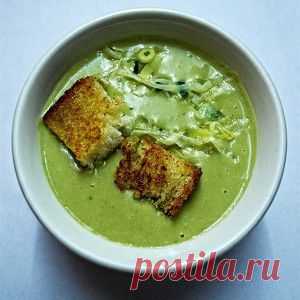 Гороховый крем-суп с луком-пореем и крутонами рецепт – вегетарианская еда: супы