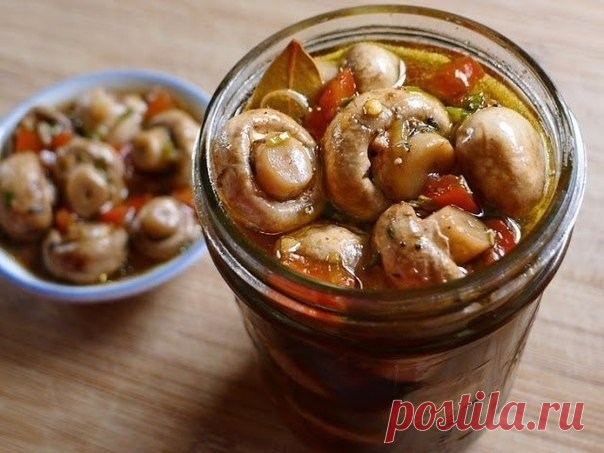 Сочные, пряные и очень вкусные маринованные шампиньоны! Изюминка вашего стола!

БЫСТРЫЕ МАРИНОВАННЫЕ ШАМПИНЬОНЫ

Ингредиенты:

-500 гр. свежих шампиньонов.
-3 зубчика чеснока.
-1 репчатый лук среднего размера.
-1/2 красного болгарского перца, и нарезать кубиками

Для маринада:
-1 л.воды
-Лавровый лист -1 шт,
-черный перец горошком - 5 зерен,
-сушеный майоран.
-Столовый уксус 9% - 80 мл.
-Соль - 1,5 ч. л. и сахар - 1 ст. ложка.
-1 столовая ложка оливкового масла

Приготовле...