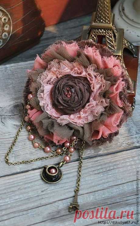 Броши из ткани, кружев, лент, бусин...