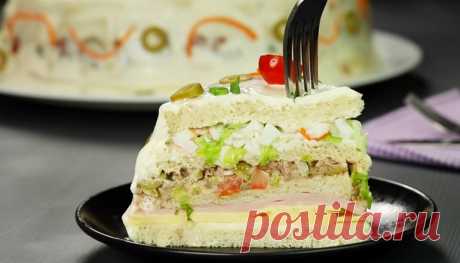 Яркий, сытный и вкусный торт – в качестве закуски
