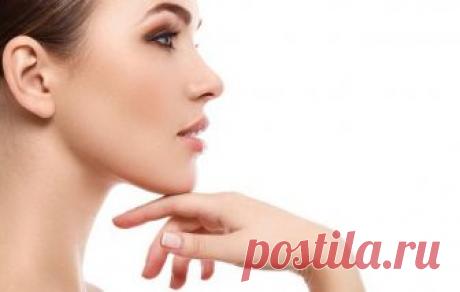 7 простых упражнений, чтобы убрать второй подбородок Если вы читаете эту статью, то, вероятно, обнаружили у себя второй подбородок и хотите узнать, как поскорее от него избавиться.
Плохая новость заключается в том, что у этой проблемы нет быстрого решен...