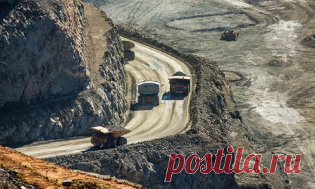Super Pit – самая крупная рукотворная «впадина» Super Pit – так называется рудник, откуда началась золотая лихорадка в Австралии. В этом месте недалеко от города Каргурли в 1893 году впервые австралийские золотоискатели обнаружили богатые залежи золота. Удивляет не столько месторождение, а то, на сколько глубоко готов вгрызться человек в землю, чтобы добыть драгоценный металл.