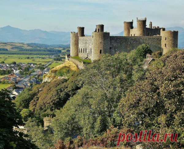 Castillo-Harlech-FB-002-2-600x485.jpg (600×485)