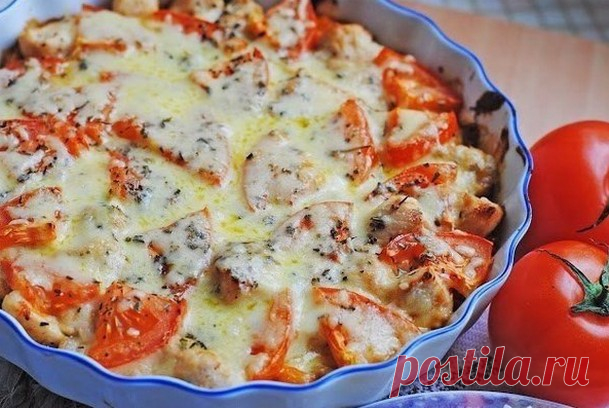 Куриное филе запеченое с овощами и сыром - У нас так Куриное филе запеченое с овощами и сыром. Ингредиенты: 3 куриных филе 1 сладкий перец 2 небольших помидора 1 ч.л. муки 120 мл. молока 1 ст.л. томатной пасты(или кетчупа)...