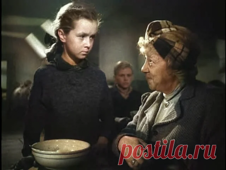 Самые кассовые фильмы режиссера Александра Файнциммера (1906-1982): 300 млн. зрителей Безымянная звезда" (1978 год) - 200 млн.; "Мой ласковый и нежный зверь" (1983 год) - 197 млн.;
"Жестокий романс" (1985 год) - 188 млн.;
«Гардемарины, вперед!»