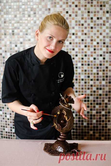 Еще в университете размеры вершины пирамиды Маслоу казались мне на удивление крохотными. Теоретик говорит о том, что только малая часть людей может «достигнуть вершины пирамиды» и самореализоваться в профессиональной жизни. Так это или нет, мне всегда хотелось этой самореализации, только при этом условии жизнь казалась мне интересной.Классическая ситуация: после окончания экономического вуза с рождением детей пришло увлечение кондитерским делом...  | Татьяна Вербицкая