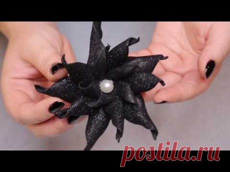Необычный цветок из глиттерного фоамирана / How to make a glitter foam flower / Goma Eva - YouTube

В этом мастер классе я покажу как сделать красивый цветок из глиттерного фоамирана в необычном черном цвете. Почему черный цветок? Все просто, этот цветок я хочу использовать в композиции для хеллоуина.

#цветыизфоамирана #glitterfoamflower #howtomakeflowers
