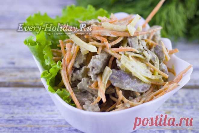 Печёночный салат с морковью, луком и яйцом