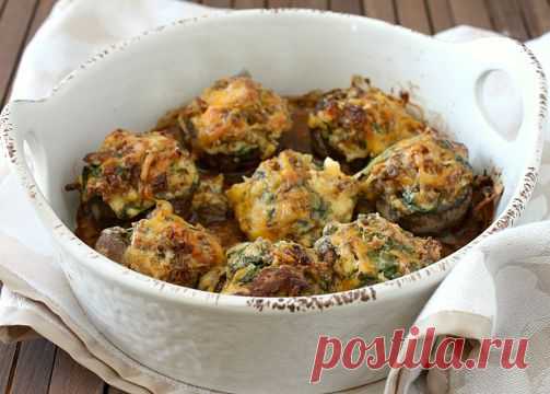 Фаршированные шампиньоны с копченой колбасой, сливочным сыром и шпинатом. Волшебное сочетание! | Вкусный рецепт