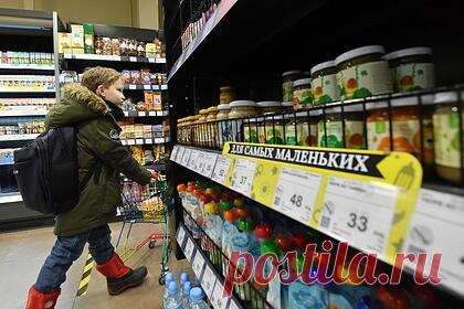 Торговые сети побоялись перебоев с поставками детского питания. Торговые сети в России побоялись перебоев с поставками детского питания на фоне разрыва логистических цепочек. Представитель Nestle уведомил ретейлеров, что имеющихся запасов сырья для производства сухих молочных смесей, включая Nestogen и Nan Optipro, осталось на полторы недели.