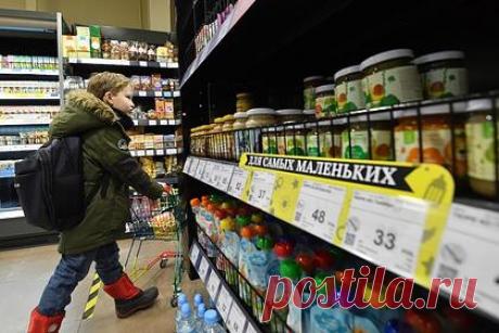 Торговые сети побоялись перебоев с поставками детского питания. Торговые сети в России побоялись перебоев с поставками детского питания на фоне разрыва логистических цепочек. Представитель Nestle уведомил ретейлеров, что имеющихся запасов сырья для производства сухих молочных смесей, включая Nestogen и Nan Optipro, осталось на полторы недели.