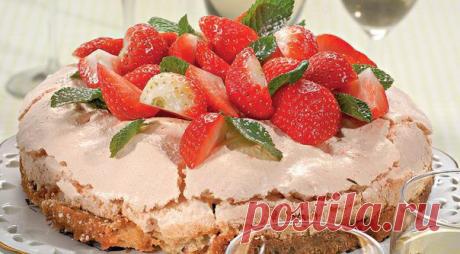 Клубнично-меренговый торт.