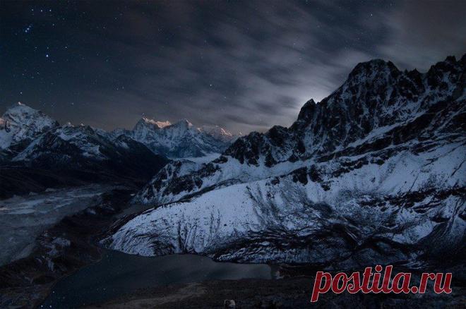Вселенная просыпается над горой Гокио-Ри, Непал