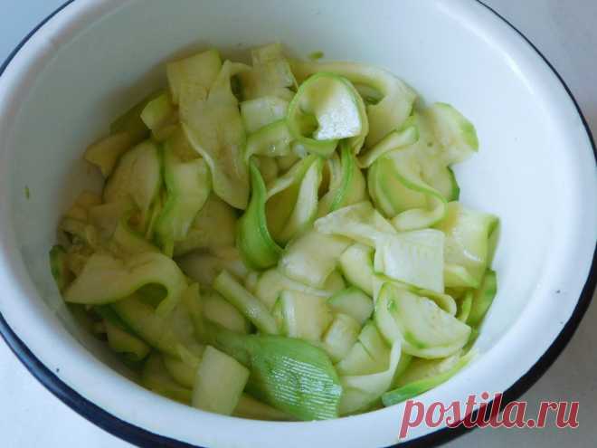 Закуска из маринованных кабачков