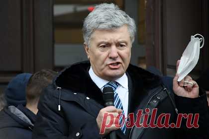Порошенко обвинил Зеленского в поиске компромата на судей по его делу. Экс-президент Украины Петр Порошенко обвинил действующего главу государства Владимира Зеленского в поиске компромата на судей по его делу. «Офис президента отдал приказ Печерскому суду не передавать документы в апелляционный суд, сорвать это судебное заседание, потому что они еще не подобрали компромат», — сказал он.