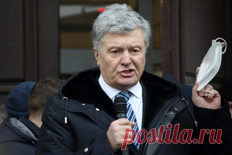 Порошенко обвинил Зеленского в поиске компромата на судей по его делу. Экс-президент Украины Петр Порошенко обвинил действующего главу государства Владимира Зеленского в поиске компромата на судей по его делу. «Офис президента отдал приказ Печерскому суду не передавать документы в апелляционный суд, сорвать это судебное заседание, потому что они еще не подобрали компромат», — сказал он.