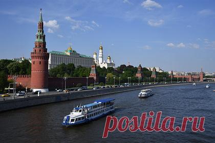 Жителей столицы уличили в загрязнении Москвы-реки. Столичные коммунальщики расчистили от бытовых отходов причалы. Жителей города уличили в сбросе в акваторию Москвы-реки десятков тонн мусора. Со дна в районе 30 причалов водолазы подняли около 32 тонн отходов, которые направят на сортировку и утилизацию. Работы вели с баржи, оборудованной краном.