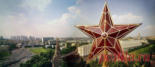 Сегодня исполняется 80 лет с тех пор, как первая рубиновая звезда появилась на башнях Московского Кремля / История цивилизаций!
