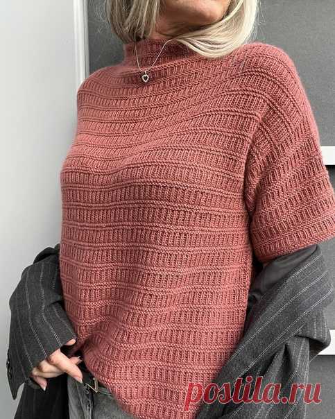 Пост на стене 💫 Blouse No. 3💫 от My Favourite Things.Описание в карусели👉Блузка № 3 выполнена в красивом и простом фактурном узоре. Модель имеет свободный крой, короткие рукава и высокий вырез горловины. Облегающая кокетка с эффектом спущенного плеча обеспечивает удобную посадку для всех типов фигур. Блузка вяжется сверху вниз, что позволяет вам примерять ее в процессе вязания и выбирать идеальную для вас длину и длину рукавов, по вашему желанию.  РА...